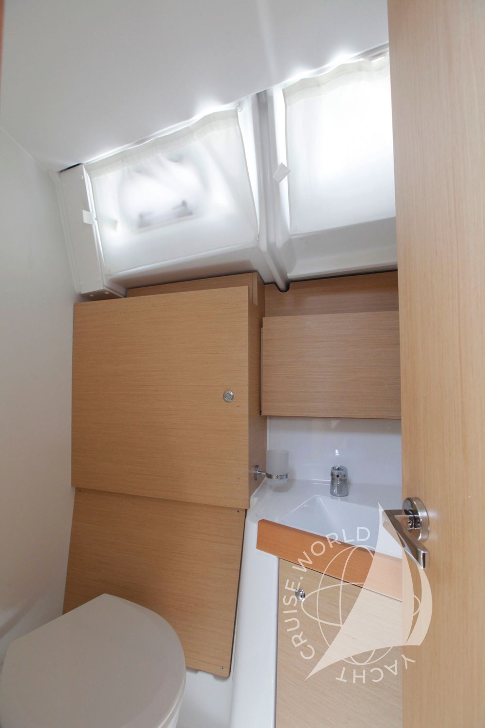 Aft WC (starboard side)