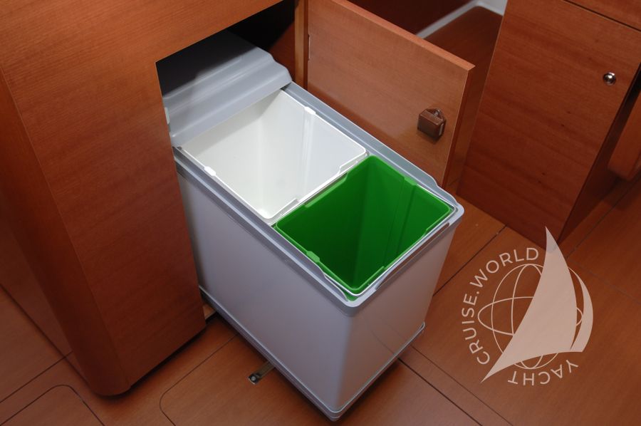 Dufour 335 GL galley