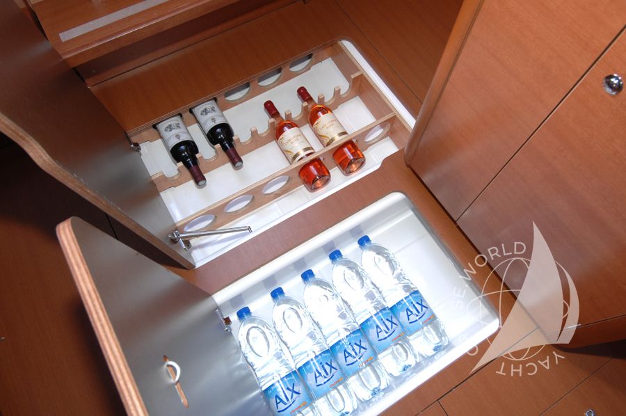 Dufour 335 GL wine celler