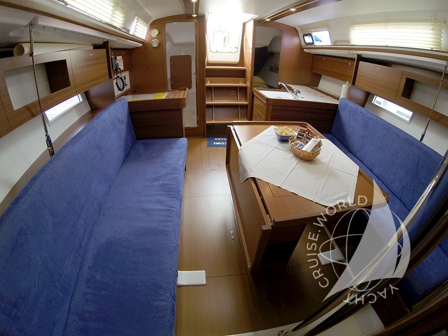 Dufour 335 GL saloon table