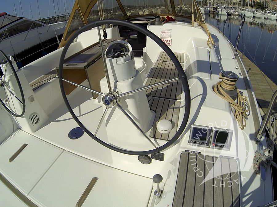 Dufour 335 GL helm