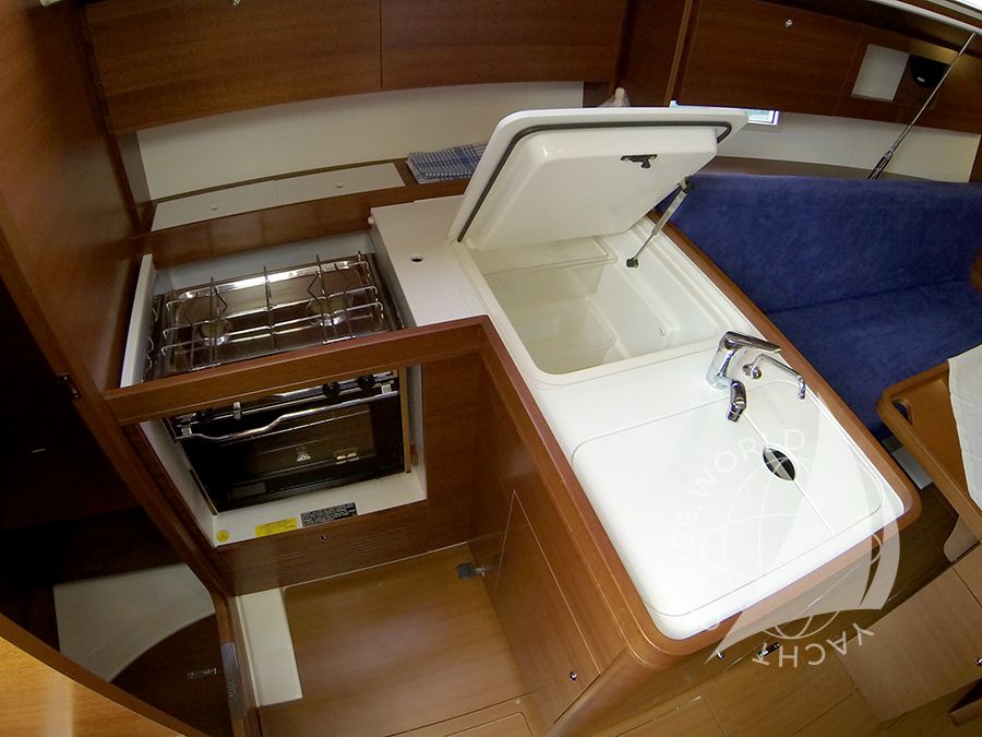 Dufour 335 GL galley