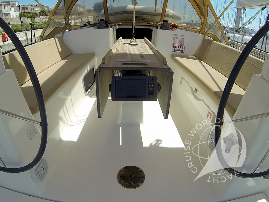 Dufour 335 GL GPS plotter